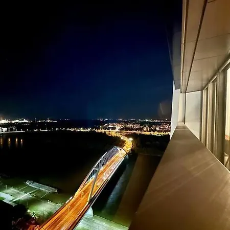 Διαμέρισμα Highest In Slovakia 34th Floor Eurovea Tower Μπρατισλάβα
